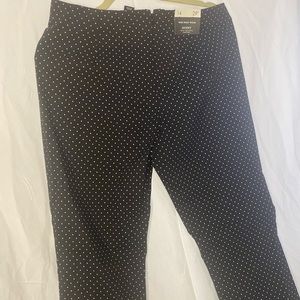 Adorable polka dot skinny cropped pants